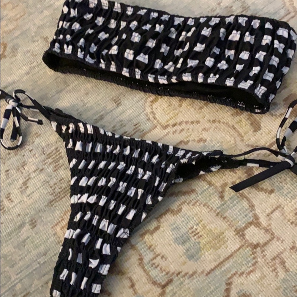 Cute Bikini - Picture 4 of 4